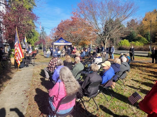 Neighbors Unite at Sunnydale to Honor Local Veterans